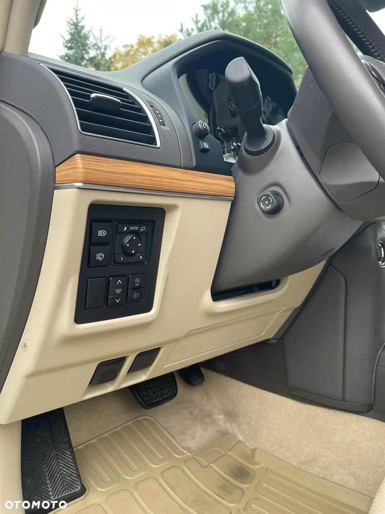 Toyota Land Cruiser - 32