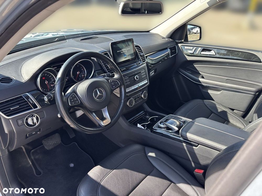 Mercedes-Benz GLS - 15