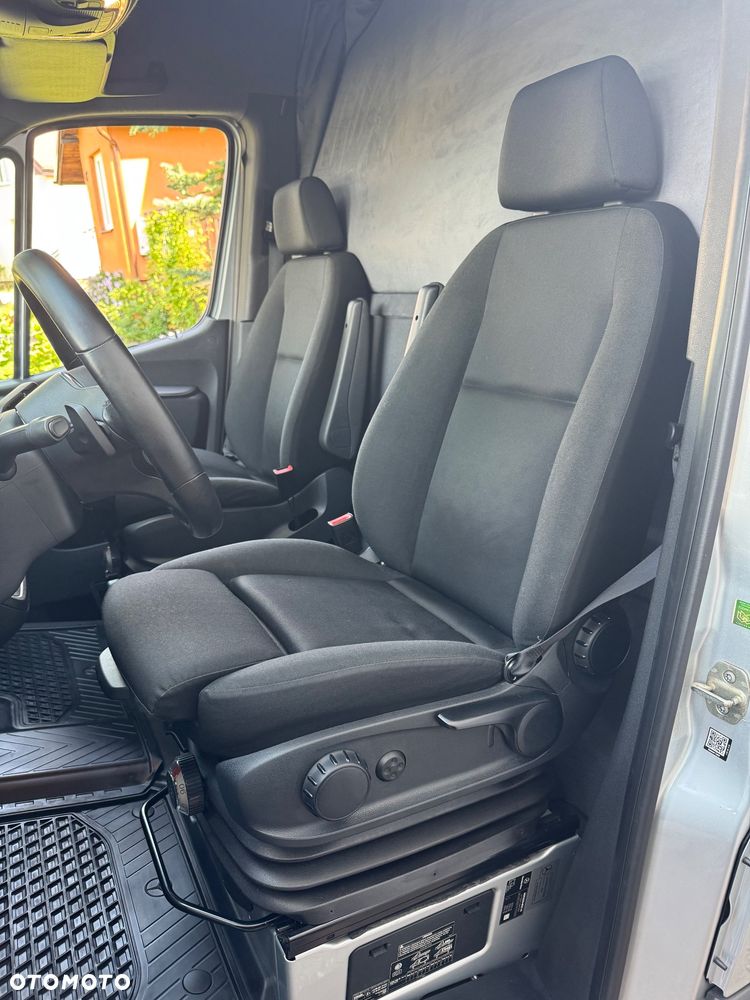 Mercedes-Benz Sprinter - 13