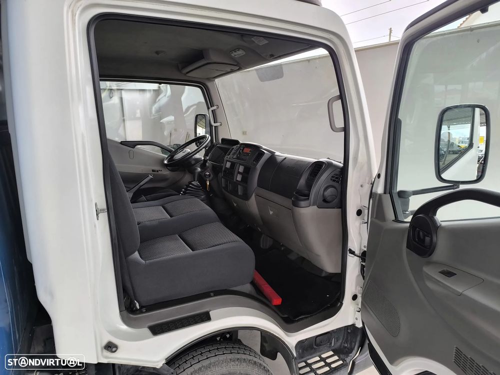 Nissan Cabstar NT 400 35.15 c/Plataforma - 14