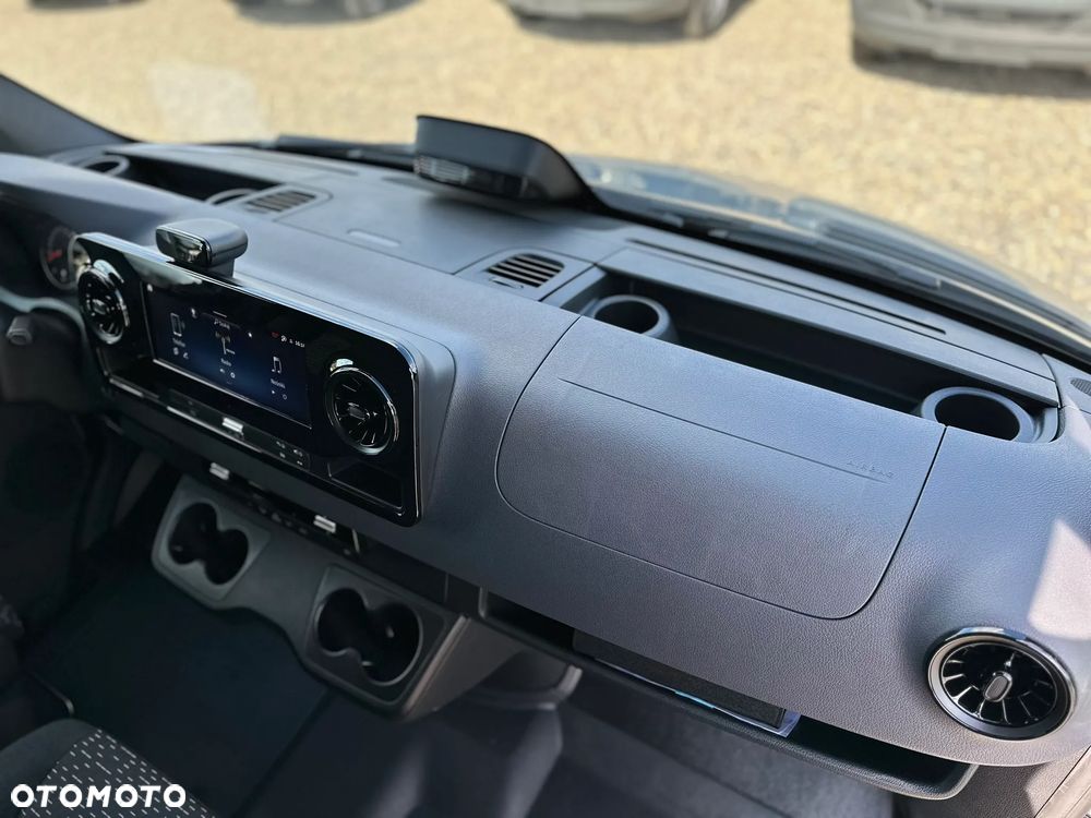 Mercedes-Benz Sprinter - 20