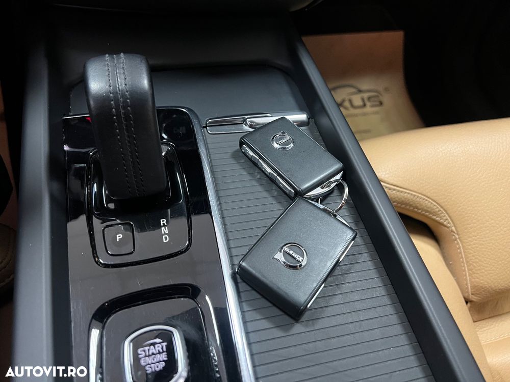 Volvo XC 60 T8 Twin Engine AWD Momentum Pro - 29