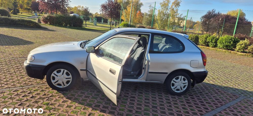 Toyota Corolla 2000 photo 3