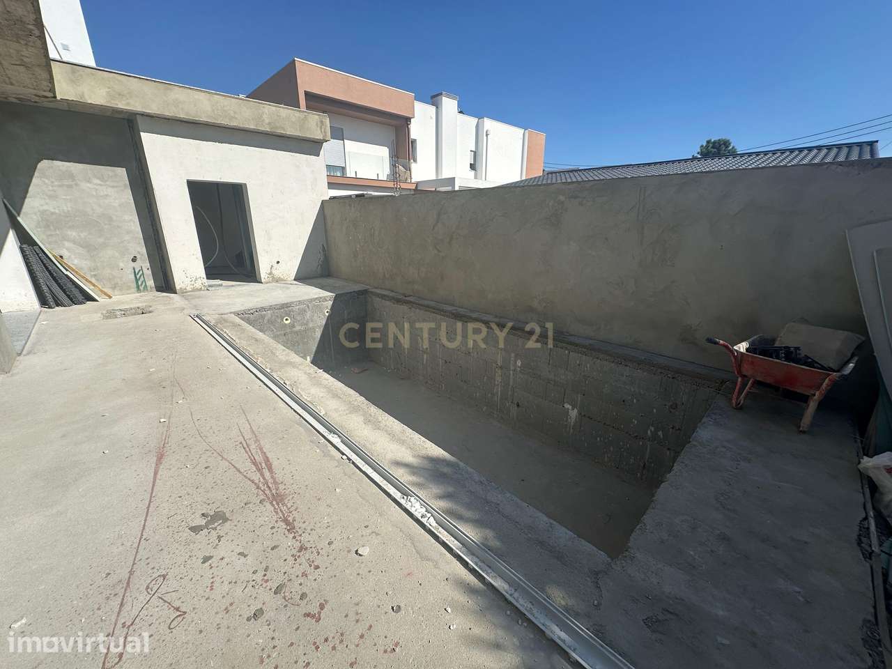 Moradia isolada nova - 250m2 com piscina - Grande imagem: 3/9
