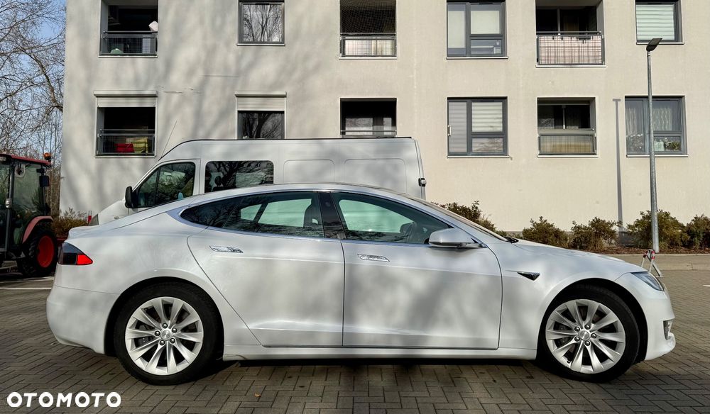 Tesla Model S - 7