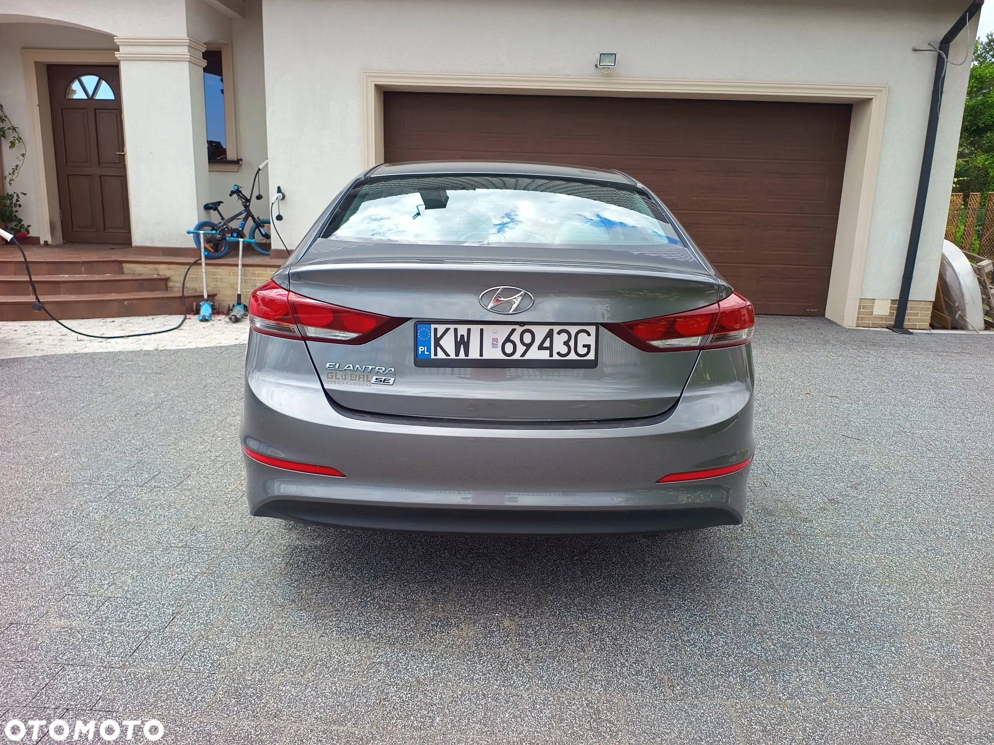 Hyundai Elantra 1.6 Comfort Premiere - 9