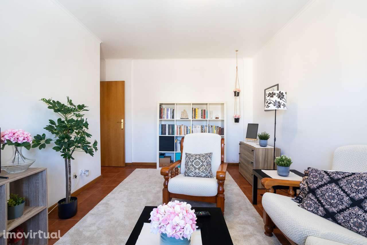 Apartamento T1 Luminoso e Moderno no Coração de Carnaxide - Conforto e - Grande imagem: 2/17