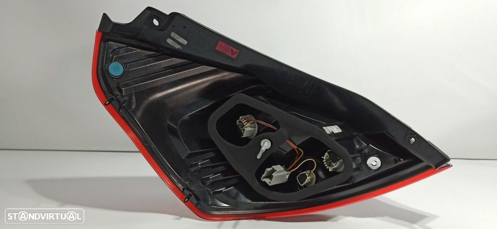 FAROLIM TRASEIRO DIREITO FORD FIESTA (CCN) TITANIUM - 9