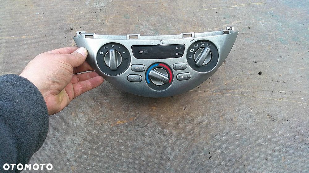 TOYOTA PREVIA II PANEL NAWIEWU - 1