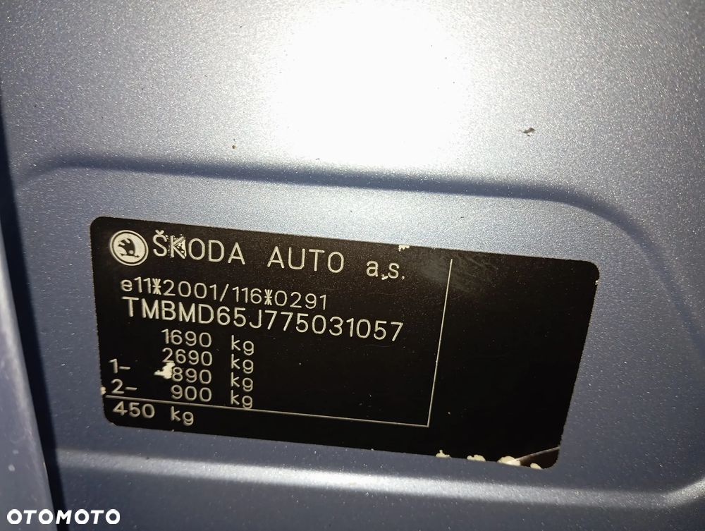 Skoda Roomster 1.6 16V Scout PLUS EDITION - 33