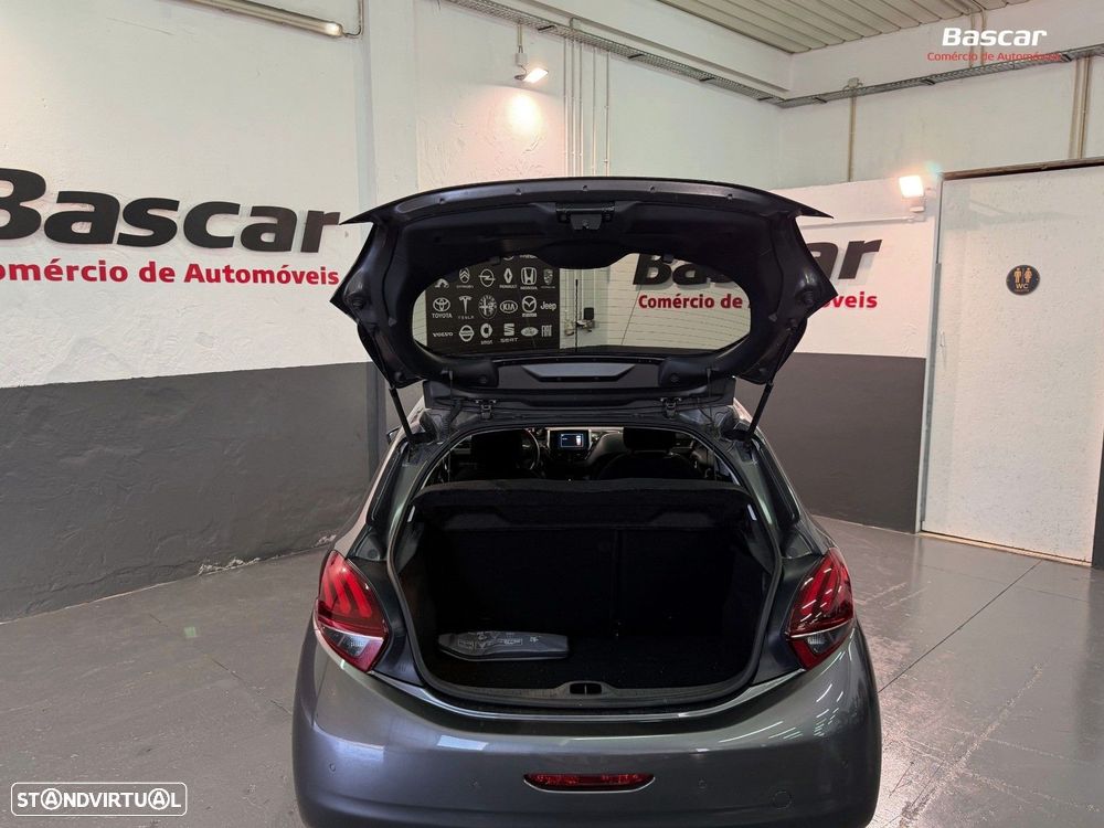 Peugeot 208 1.2 PureTech Signature - 9