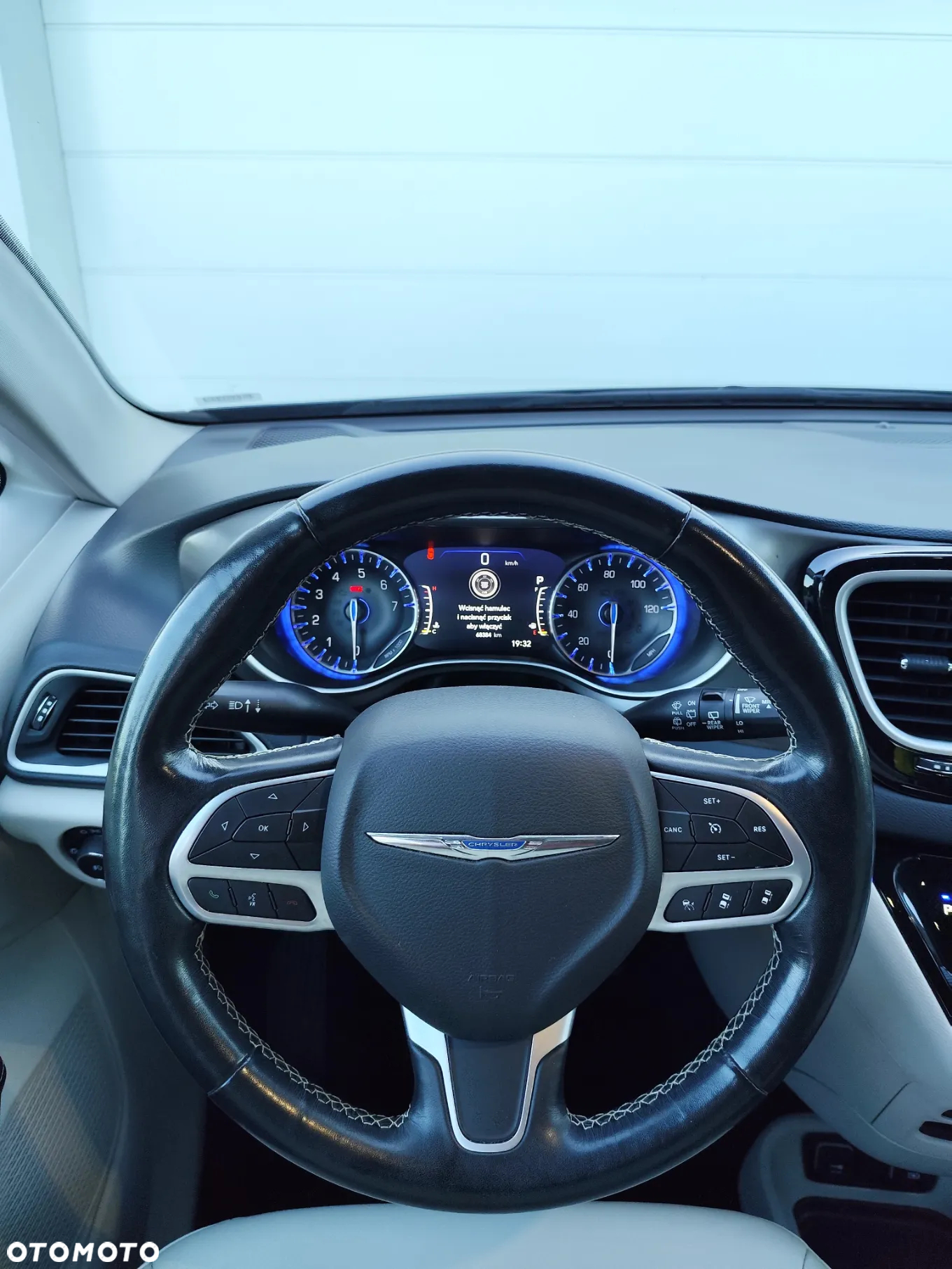 Chrysler Pacifica - 2
