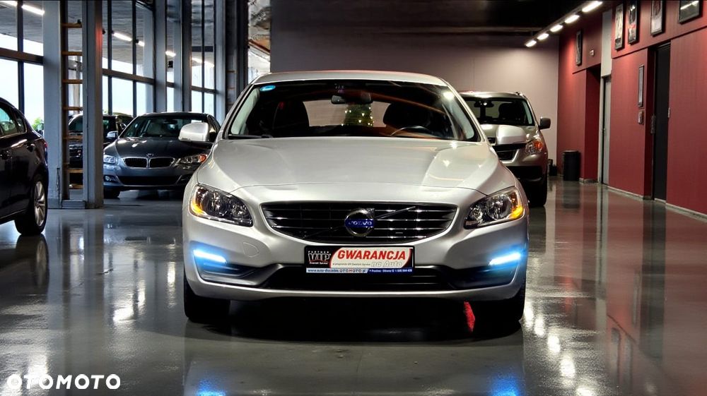 Volvo V60 D4 Momentum - 9