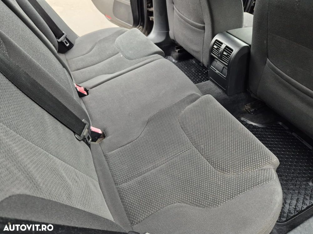 Volkswagen Passat Variant 2.0 TDI Comfortline Aut - 14