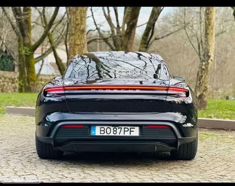 Porsche Taycan 4 - 9