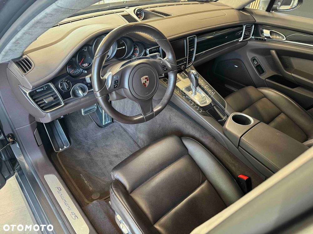 Porsche Panamera 4S Executive - 14