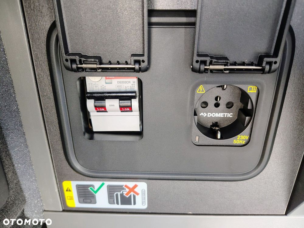 Volkswagen california Nowa California Beach silnik: 2,0 l TSI OPF 204 KM / skrzynia biegów: 7-biegowa DSG rozstaw osi: 3124 mm - 12