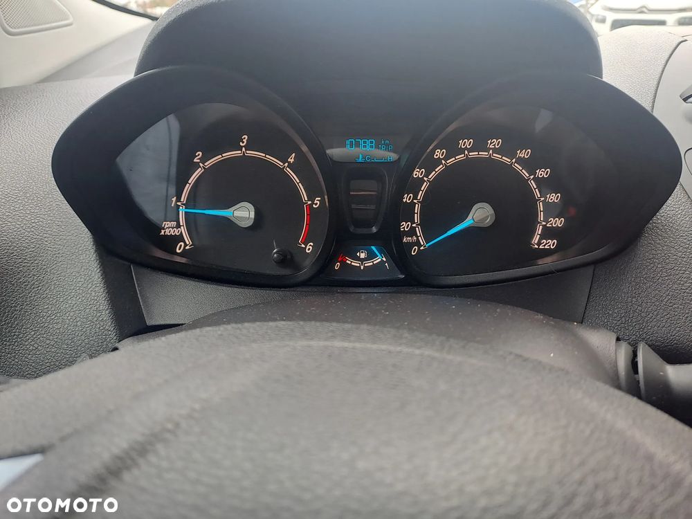 Ford Transit Courier - 6