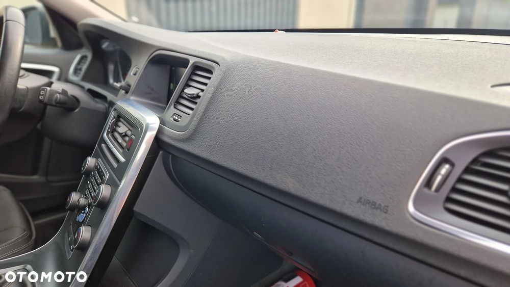 Volvo V60 D4 Drive-E Momentum - 15