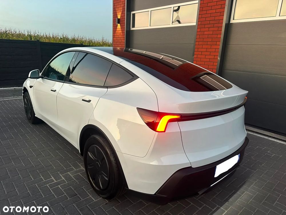 Tesla Model Y Standard - 34