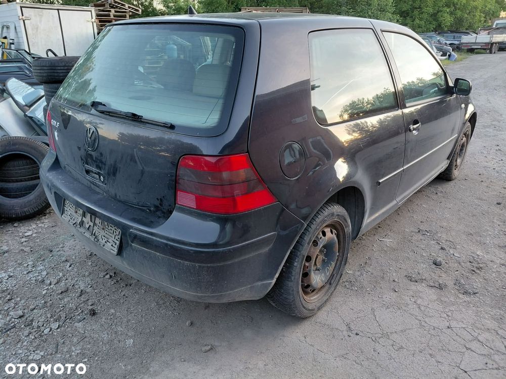 części do VW Golf IV 1.6 16V 99r czarny 3 - drzwi - 2