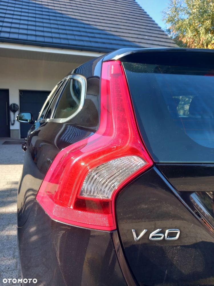 Volvo V60 D6 AWD Plug-in Hybrid Summum - 10