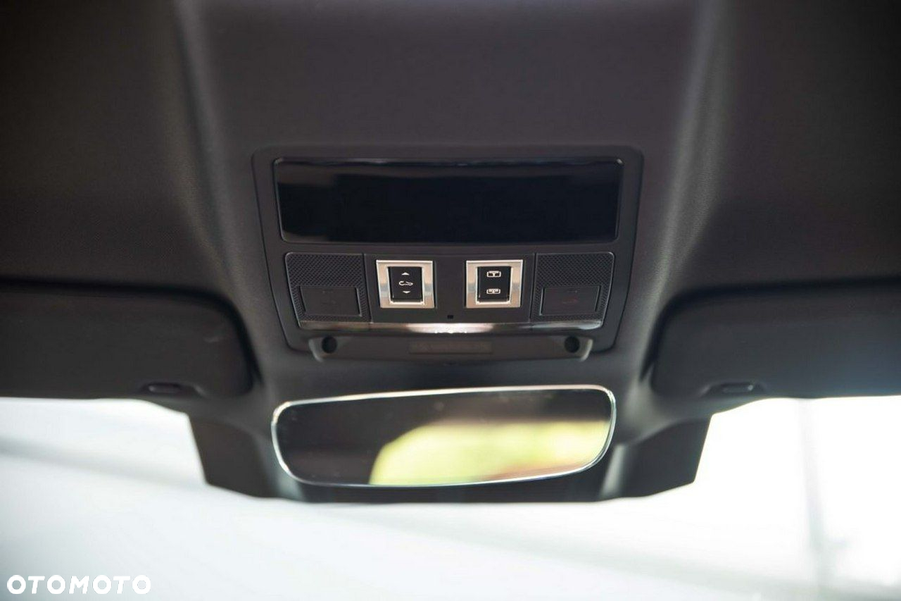 Land Rover Defender - 18