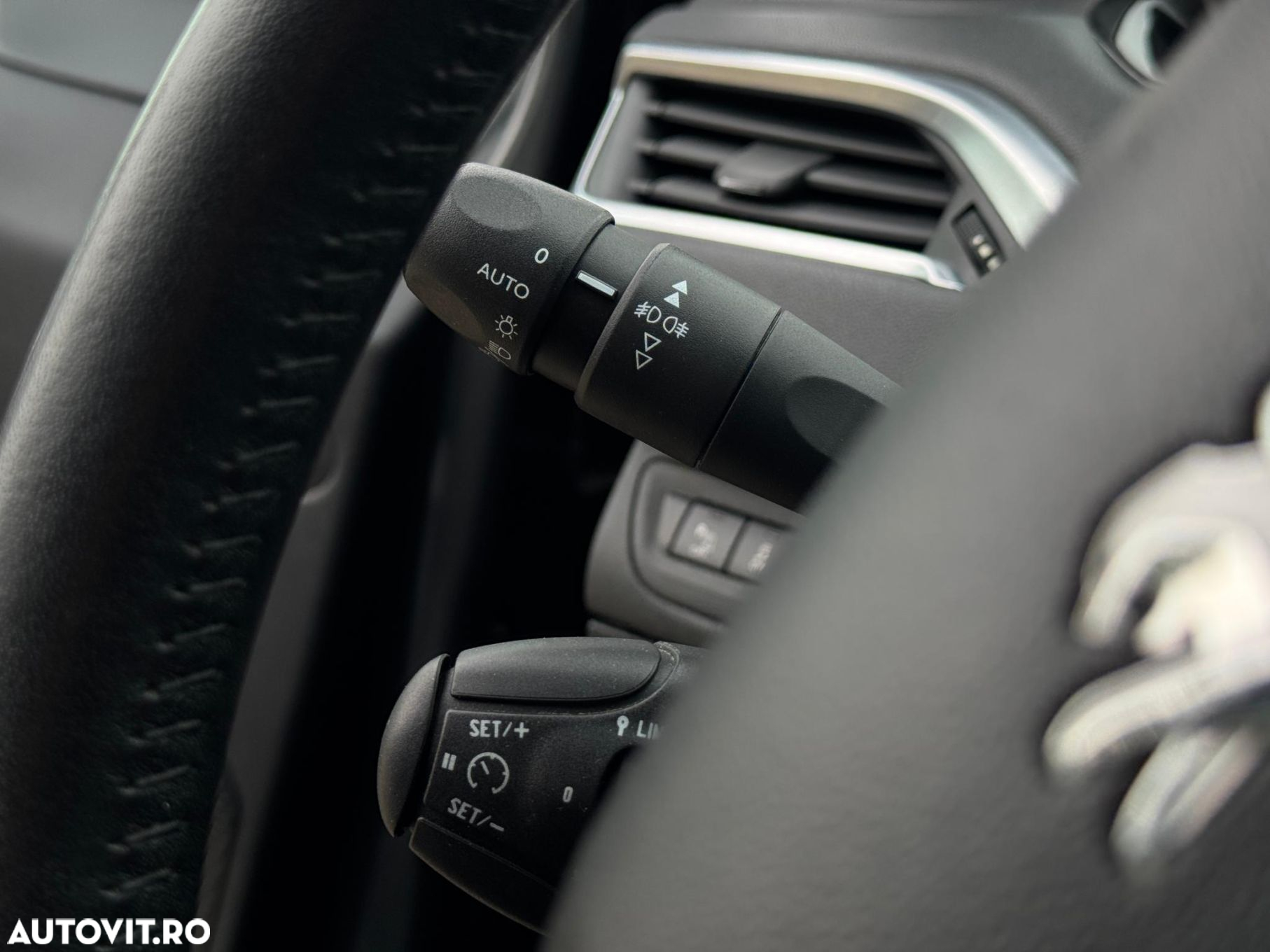 Peugeot 208 - 12