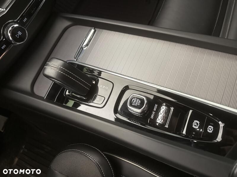 Volvo XC 60 B4 B R-Design - 16