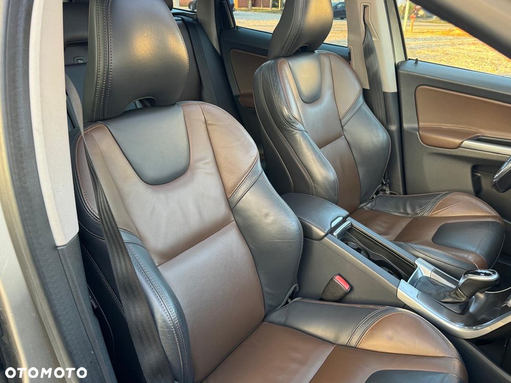 Volvo XC 60 D4 Geartronic Summum - 32