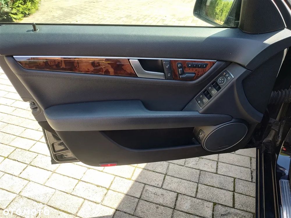 Mercedes-Benz Klasa C 350 CDI BlueEff Avantgarde 4-Matic - 33