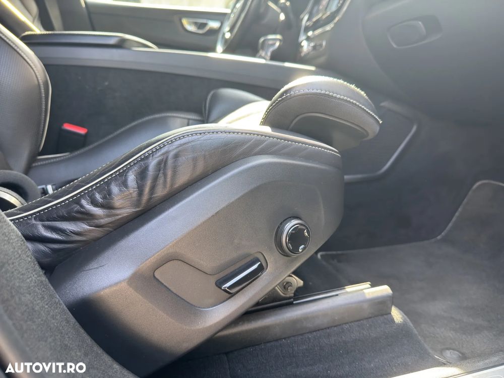 Volvo XC 60 D5 AWD Geartronic RDesign - 26