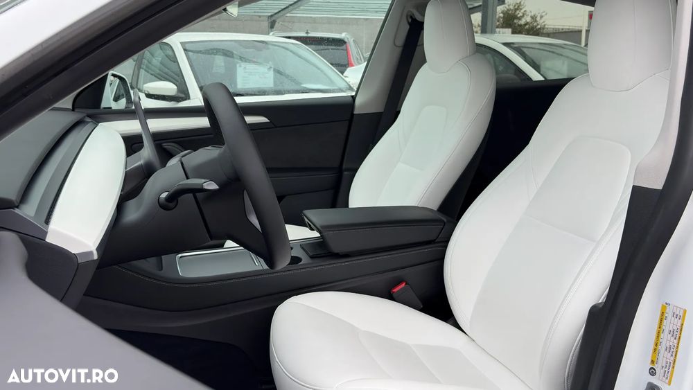 Tesla Model Y Long Range Dual Motor AWD - 30