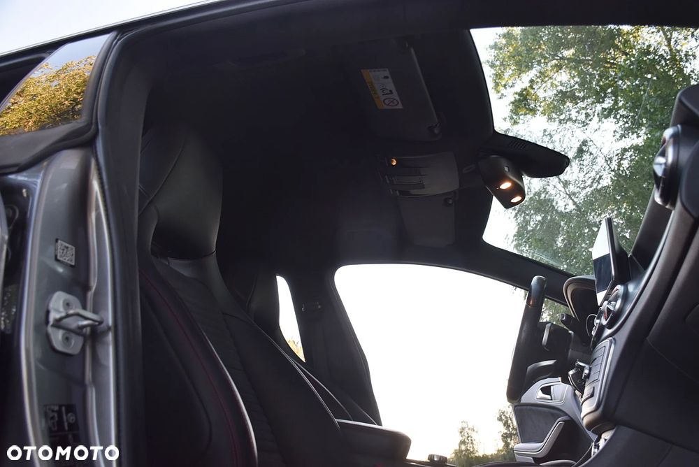 Mercedes-Benz CLA 200 7G-DCT UrbanStyle Edition - 15