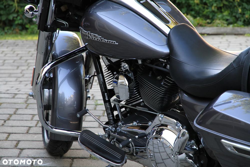 Harley-Davidson Touring Street Glide - 15