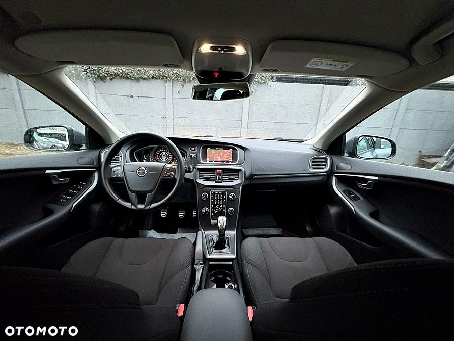 Volvo V40 D2 Momentum - 25