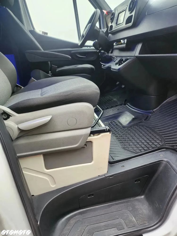 Mercedes-Benz Sprinter - 14
