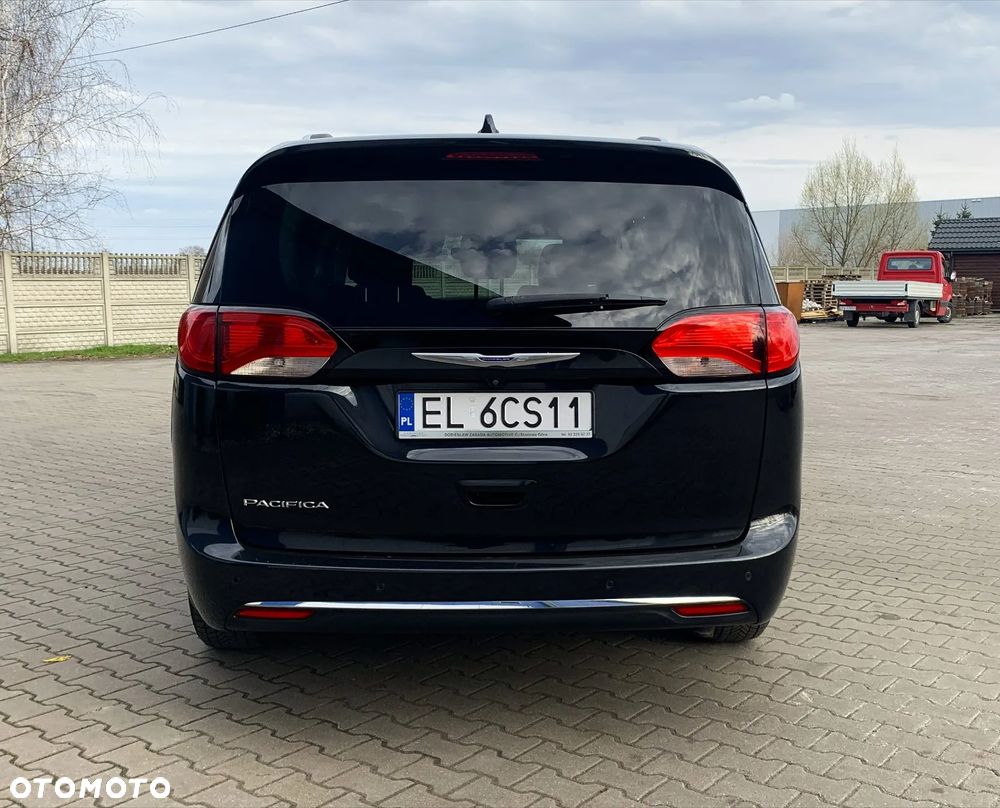 Chrysler Pacifica - 11