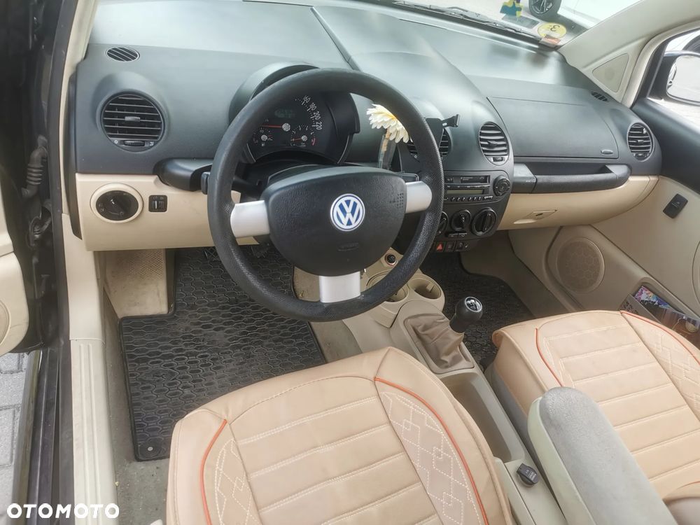 Volkswagen New Beetle - 12