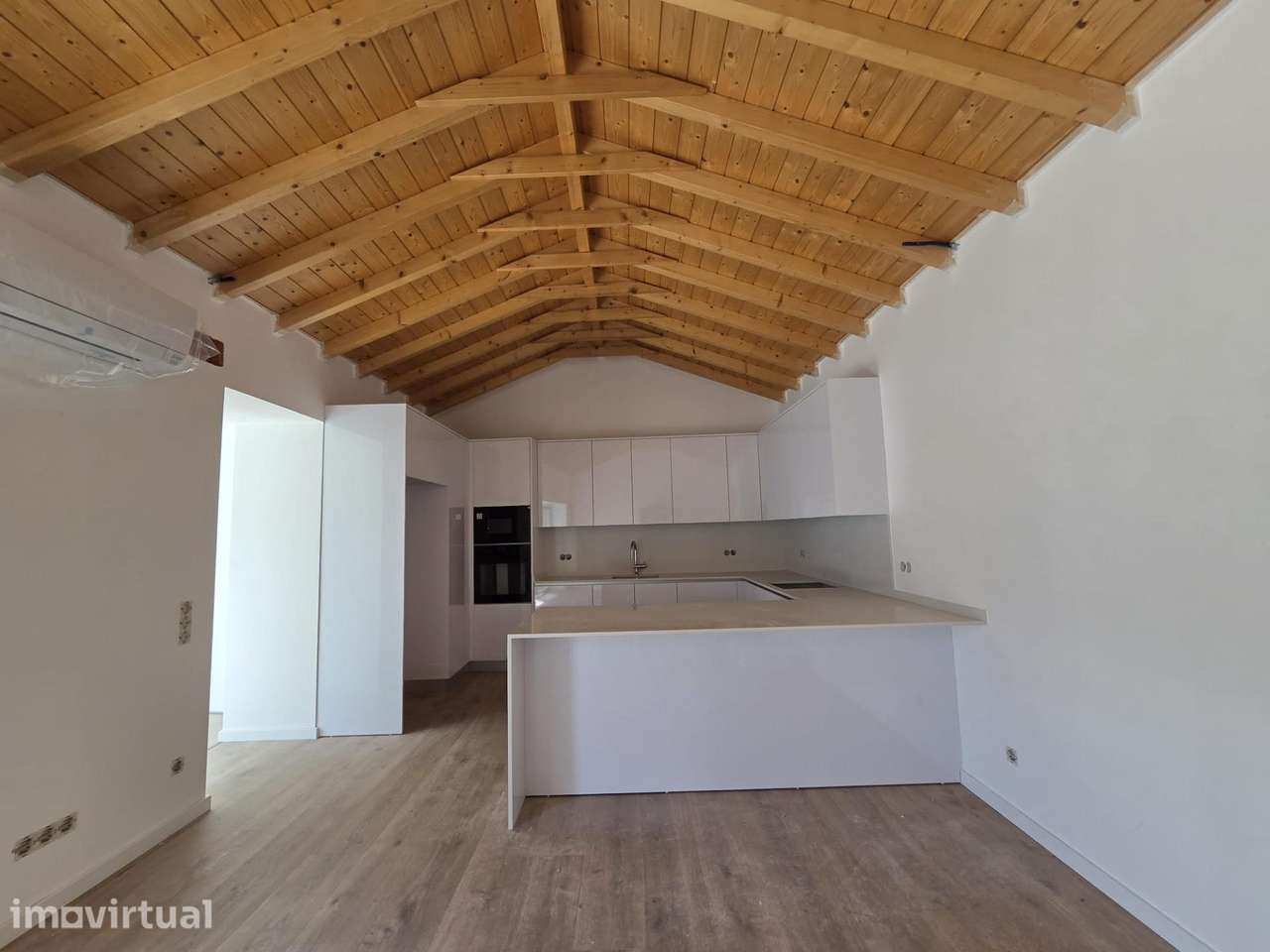 Moradia Térrea T2 totalmente remodelada e Equipada com Pátio - Grande imagem: 3/21