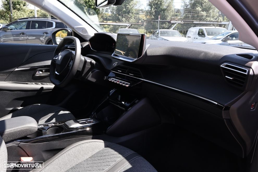 Peugeot e-208 Allure - 12