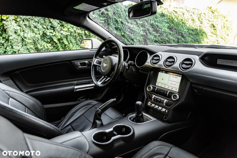 Ford Mustang - 36