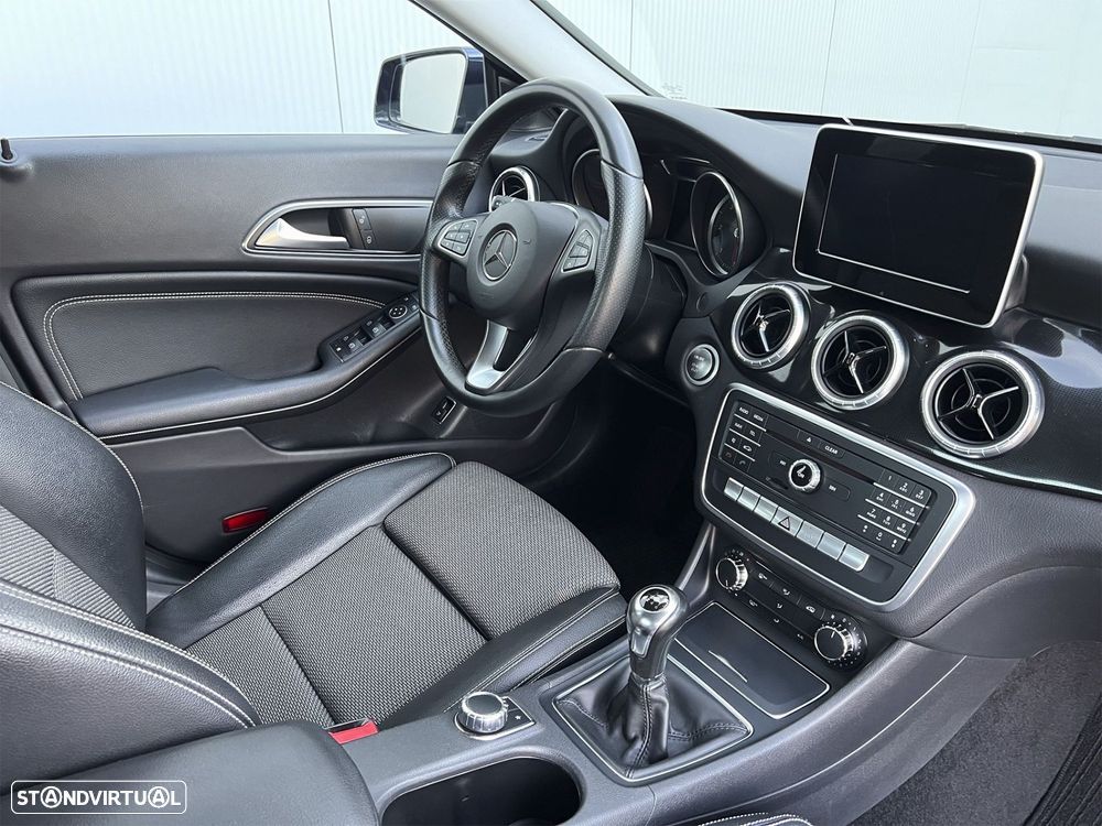Mercedes-Benz CLA 180 d Urban - 37