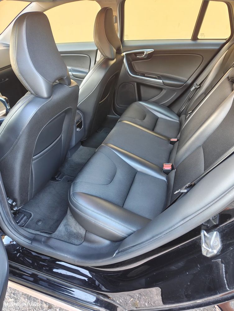 Volvo V60 Cross Country 2.0 D4 Momentum - 8