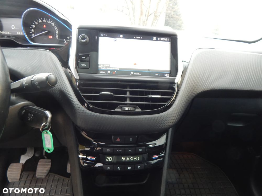 Peugeot 2008 1.2 Pure Tech Allure S&S - 12