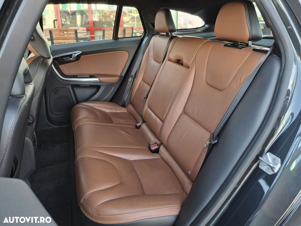 Volvo V60 D6 Plug-In-Hybrid AWD Geartronic Summum - 16