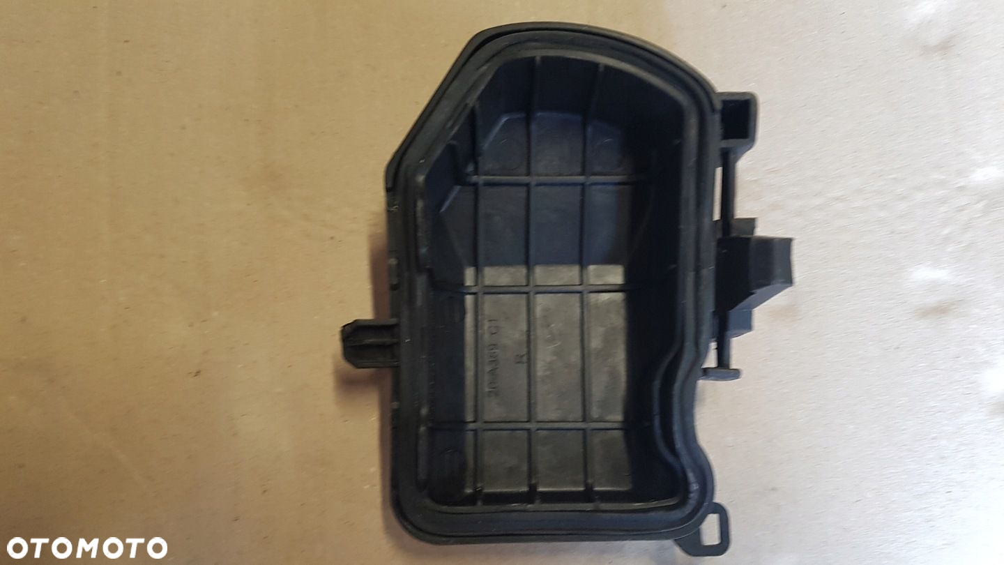 TOYOTA AVENSIS T25 03-06 DEKIELEK LAMPY PRAWY - 2