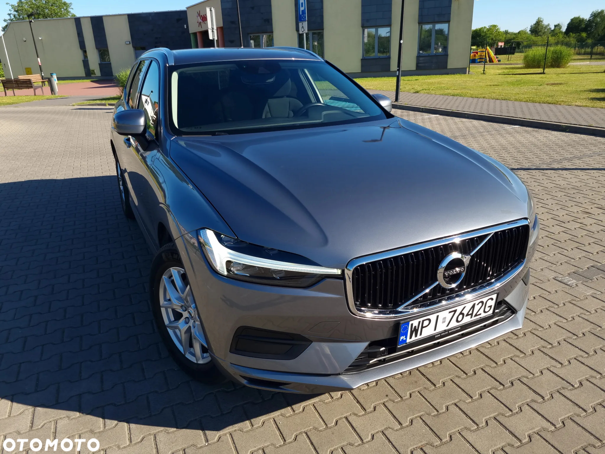 Volvo XC 60 B4 B Momentum - 28