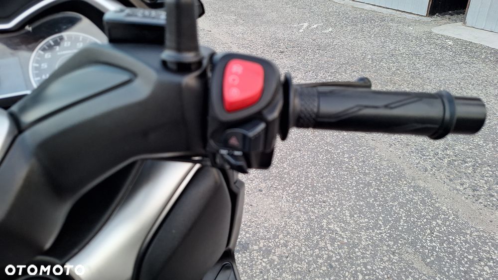 Yamaha X-max - 23