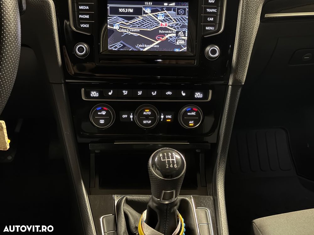 Volkswagen Golf 1.4 TSI BMT Highline - 17